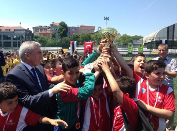 Sultangazi İlkokullar Arası  Futbol Turnuvası Şampiyonu Takımımız Oldu